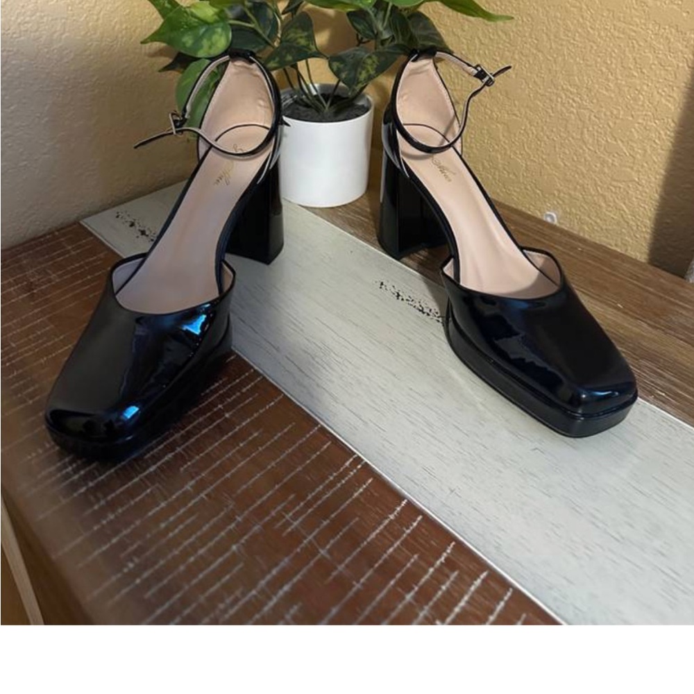 Genshuo Black Patent Leather Heels 9.5